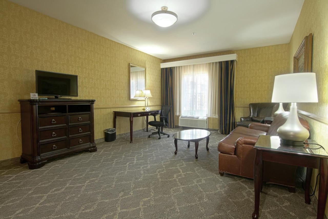 Azure Hotel&Suites Ontario Trademark Collection By Wyndham Екстер'єр фото